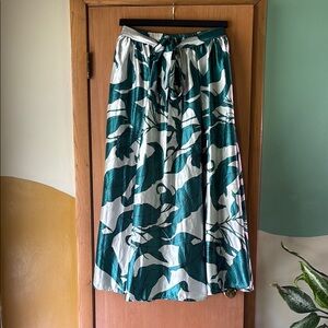 Elegant Green Leaf Print Maxi Skirt